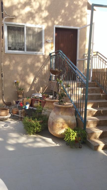 Martini Dead Sea Villa Neve Zohar Rom bilde